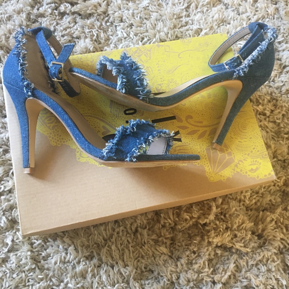 Shoes - Picture 2 of 6